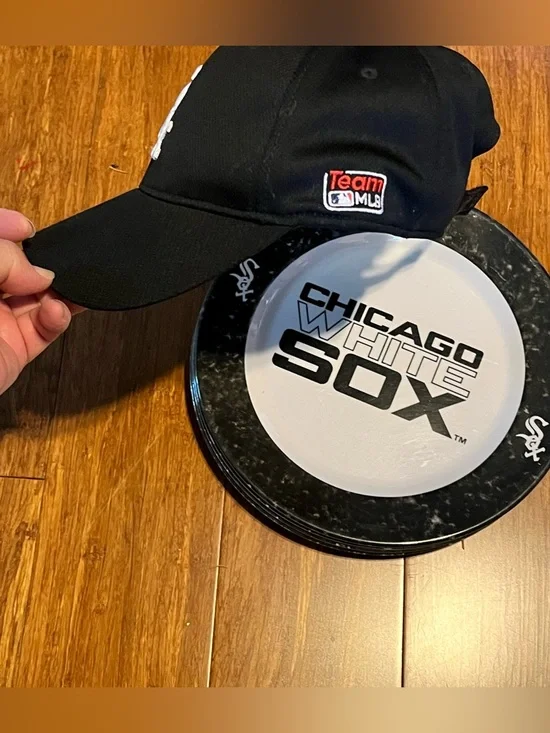 Play Ball! MLB Official White Sox Hat & 4 Licensed White Sox Plastic 10” Plates - Picture 9 of 11